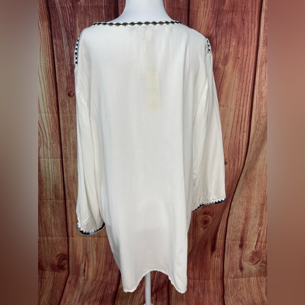 C&C California white and blue floral embroidery boho flowy women’s blouse 1X - Picture 5 of 17